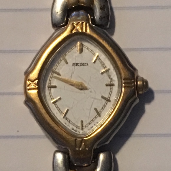 Seiko Ladies Watch two toned new battery - Picture 2 of 5